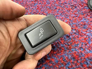 CADILLAC ESCALADE ESV 6.2L 07-14 OEM REAR THIRD ROW SEAT FOLDING SWITCH BUTTON - Foto 1 di 2