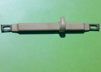 ACURA INTEGRA 94-97 ALÇA DE GARRA FORRO TRASEIRO 83290-ST8-A00ZB FABRICANTE DE EQUIPAMENTO ORIGINAL BEGE ACORDE - Imagem 1 de 4