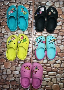 CROCS lotto di 5 paia zoccoli taglia C12 bambina bambini sandali scarpe slip-on giovani spille - Foto 1 di 23