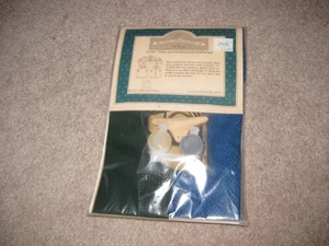 Eine frühe amerikanische Puppenserie Gail Wilson Outfit - Kleid und Schürze/Kleiderbügel - Bild 1 von 1