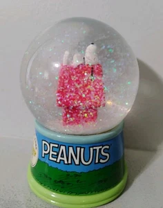 2020 Peanuts Light Up Snow Globe Snoopy On His House WORKS - Picture 1 of 7