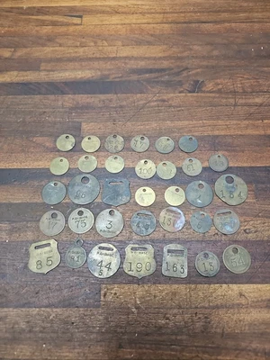 K548-34 Antiguo P. DIBIASE MINA DE CARBÓN (PA) MINEROS LATÓN Cheques de etiqueta de empleado Foto 1 de 4