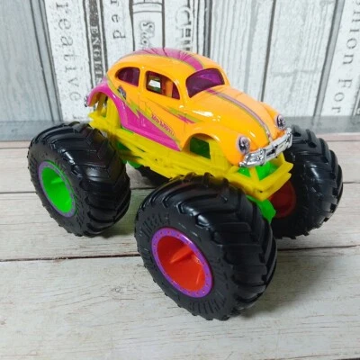 Monster Trucks Monster Jam Volkswagen VW Beetle Hot Wheels Foto 1 de 4