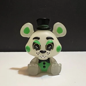 Minifigura Funko Five Nights At Freddy’s FNAF Mystery Minis GITD Toy Freddy - Imagen 1 de 5