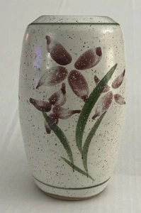 Vaso floreale vintage in gres, smaltato panna maculato fiori bordeaux foglie verdi - Foto 1 di 10