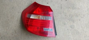BMW 1 E81 E87 2004-2011 RÜCKLEUCHTEN HINTEN LINKS BEIFAHRERSEITE MIT GLÜHBIRNE 7164255  - Bild 1 von 6