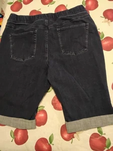 L.L. Bean Pull On Women’s Size 18 stretch Bermuda Jean Shorts 34W 11L High Rise - Picture 1 of 4