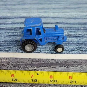 Vintage 1/64 scale die-cast unbranded blue tractor  - Picture 1 of 6