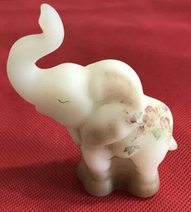 Fenton White Satin Flowers Standing ELEPHANT Trunk Up Signed T. CHRISTOPHER - Picture 1 of 9