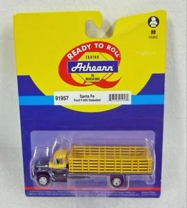 Aún/Athearn 91957, Ford F-850, cama de estacas, Santa Fe TT Co.Wichita, 1/87, NUEVO&EN EMBALAJE ORIGINAL - Imagen 1 de 3