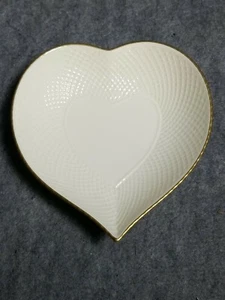 Mikasa Ivory Bone China Heart, 24 Karat, Narumi - Japan, 6" - Picture 1 of 7