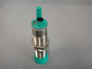 UC400030GMIUV1 - PEPPERL+FUCHS - UC4000-30GM-IU-V1 / Ultrasonic Sensor USED - Picture 1 of 3