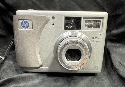 Vintage HP PhotoSmart 735 3.2MP Digital Camera - Silver - Image 1 of 4