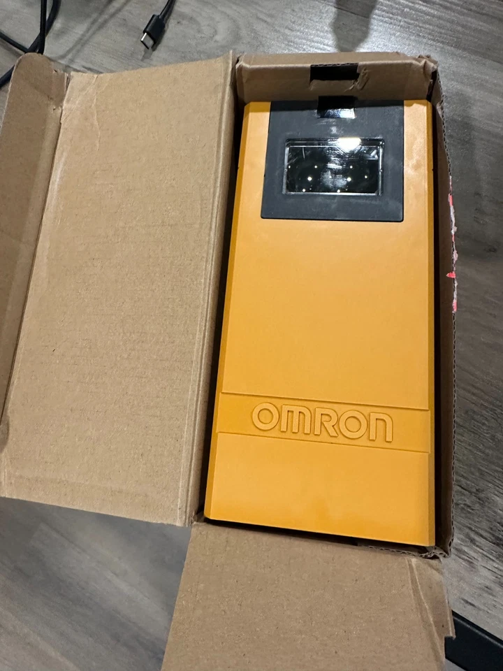 Omron Photoelectric Switch E3K-R10K4–NR-1 Brand New in the Box!! - Image 1 of 4