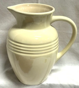 Le Creuset 0.7L Cream Milk Sauce Jug Pitcher Large 23cm - Picture 1 of 7