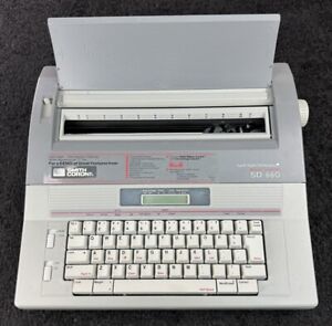 Smith Corona SD660 Portable Memory Electronic Typewritter W/Cover & Papers