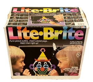 Clavijas Brite ligeras Milton Bradley Lite Brite 1990 originales de colección y 15+ patrones - Imagen 1 de 9