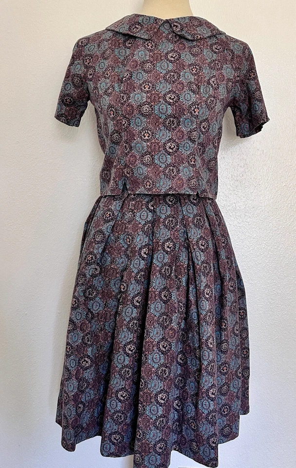 Conjunto de top y falda vintage años 50 con estampado hexagonal Foto 1 de 4