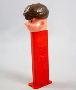 Dispensador Pez 1994 vintage niño con pelo castaño Pez Pals remake del día de San Valentín - Imagen 1 de 7