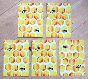 FIVE BEE AND HONEYCOMB POSTCARDS (BRAND NEW) - Picture 1 of 3
