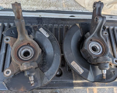 2003-2011 HONDA ELEMENT Front Knuckles Pair LEFT AND RIGHT  OEM - Image 1 of 4