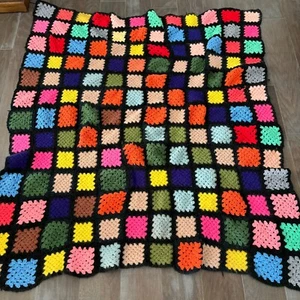 Manta afgana vintage hecha a mano colorida Rosanne Granny cuadrada de ganchillo 61 x 54" - Imagen 1 de 9