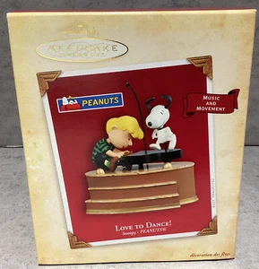 Hallmark 2004 Andenken Ornament Love to Dance Peanuts Snoopy Musik Bewegung - Bild 1 von 2