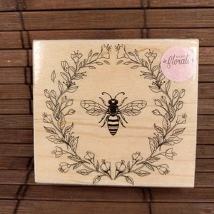 Hero Arts Blumen Antik Biene und Blumen Kranz 2017 Stempel K8224 - Bild 1 von 5