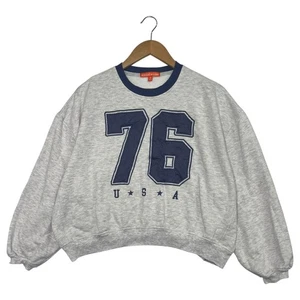 Sudadera Escena Social Mujer Gris Mediano 76 EE. UU. Cuello Redondo Recortado Estilo Retro - Imagen 1 de 13