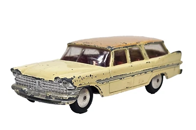 Corgi 219 Plymouth Sports Suburban Station Wagon Estate Car (1959-63) Flat Hubs. - Image 1 of 4