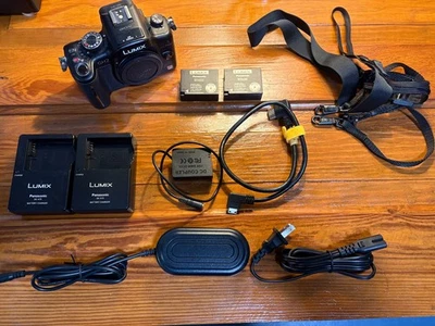 Câmera Panasonic LUMIX DMC-GH2, fonte CA, 4 baterias, 2 carregadores, estojo Pelican - Imagem 1 de 4