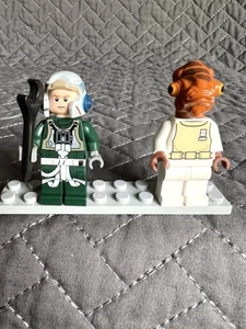 LEGO Star Wars Admiral Ackbar and Rebel A-Wing Pilot Minifigures sw0437 sw0247 - Picture 1 of 6