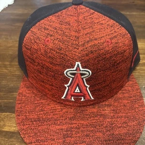 Nike Los Angeles Angels Hat Cap One Size Red Casual MLB Swoosh Snap Back NWT - Picture 1 of 2