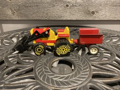 Trator Tonka antigo com carregador frontal e reboque metal vermelho e amarelo 811002 - Imagem 1 de 4