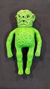 Vintage 1981 Ooze-It Alien Baby "squeeze me and watch me ooze!" Green Doll - Picture 1 of 13
