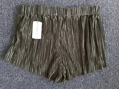 FOREVER 21 OLIVE KHAKI PLISSE SHORTS SIZE S OR UK SIZE 8 NEW - Image 1 of 2