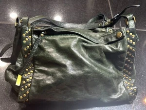 Auténtico bolso hobo vintage de cuero verde oliva Kooba con tachuelas - Imagen 1 de 10