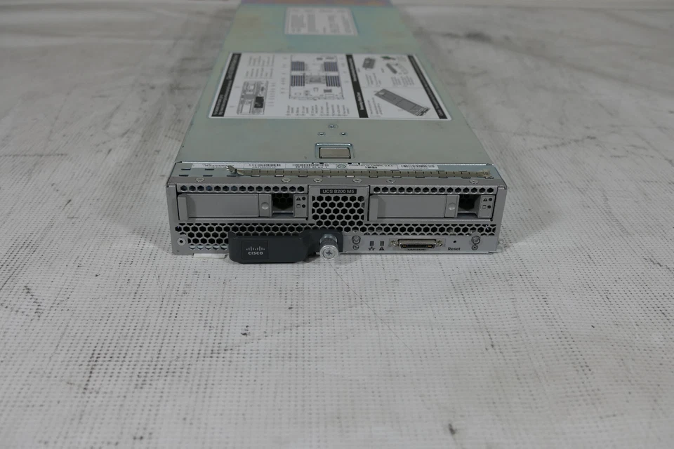 Servidor Blade Cisco UCS B200 M5 2x Xeon Gold 6152 2,1 GHz 22 núcleos 128 GB 2x bandejas Foto 1 de 4