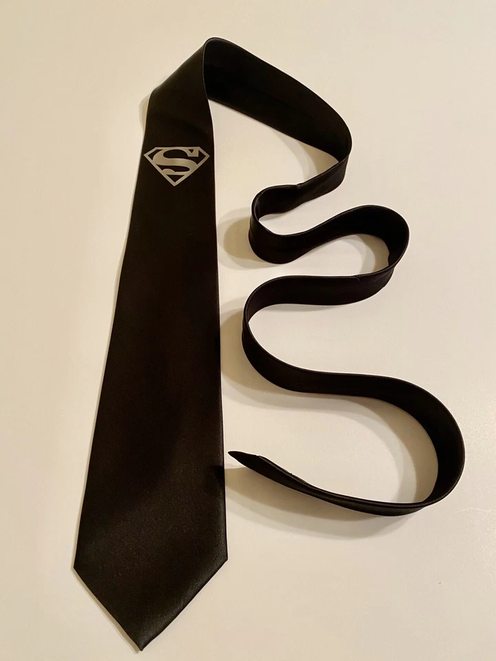 Corbata de superhéroe, nueva, logotipo plateado en el área del pecho, regalo genial, gran calidad Foto 1 de 4