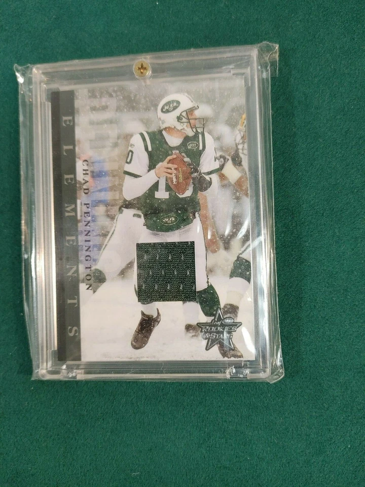 2006 Leaf Rookies and Stars Elements Materials #11 Chad Pennington Jersey /250  - Image 1 of 3