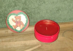 Tin Candle Teddy Bear in Heart Wreath Christmas Themed - Picture 1 of 3