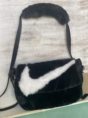 Nike Faux Fur Crossbody Purse Bag FB3048-010 4 Pocket Snap Zip New W/Tag Black  - Image 1 of 4