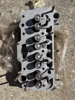 Fiat 850 culata con válvulas Foto 1 de 4