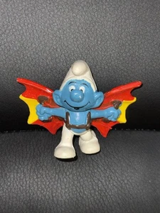 Smurfs Hang Glider Smurf 20036 w/ Wings Vintage Peyo PVC Figurine 1978 Hong Kong - Picture 1 of 3