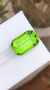 11.85 Ct Amazing Color Peridot Loose Gemstone from Pakistan - Picture 1 of 4