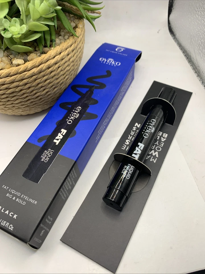 Delineador de ojos líquido Eyeko London Eye Do negro tamaño completo (grande y audaz) Foto 1 de 3