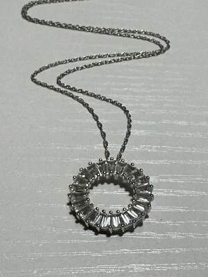 Colgante circular de zafiro blanco baguette creado en laboratorio ZALES en plata de ley NUEVO Foto 1 de 4