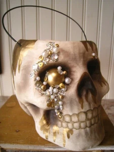 Bethany Lowe Halloween JEWELED SKULL Eimer Totenkopf Pappmaché Neu 2020 Last 2 - Bild 1 von 4