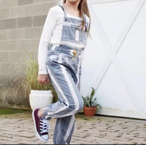 Salopette Matilda Jane Joanna Gaines senza fantasia + set maglietta Simply Content taglia 6 - Foto 1 di 6