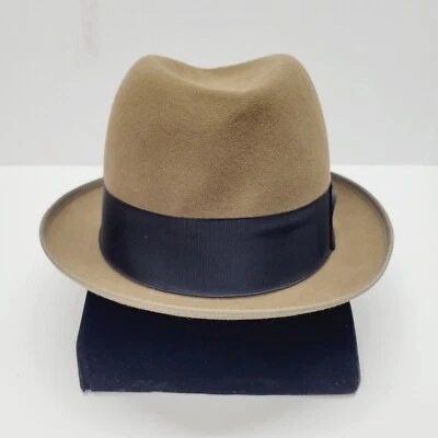 Prendedor de avión vintage Champ Feel The Felt Fedora marrón negro acabado CACHEMIRA 7-1\8 Foto 1 de 4